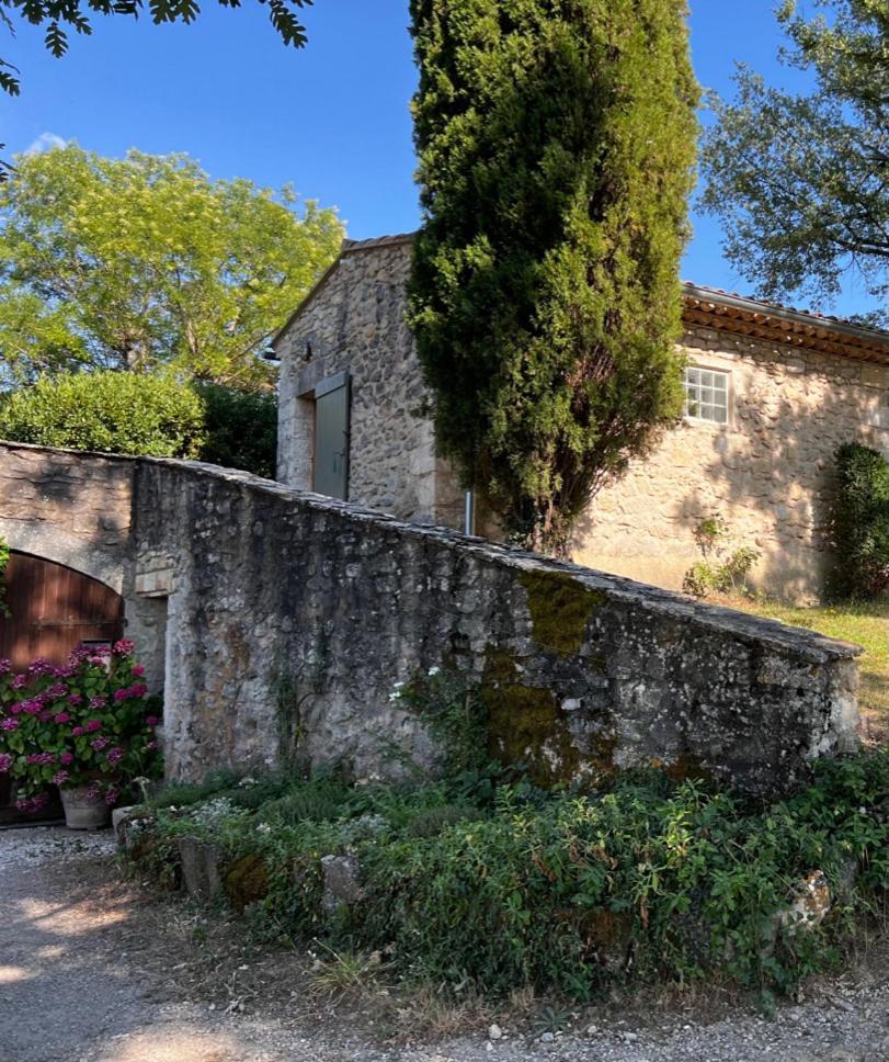 Bergerie Acomodação com café da manhã Montjustin Exterior foto